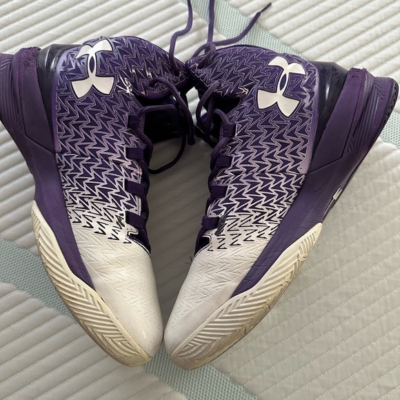 Men’s Under Armour basketball sneakers. - Picture 6 of 6